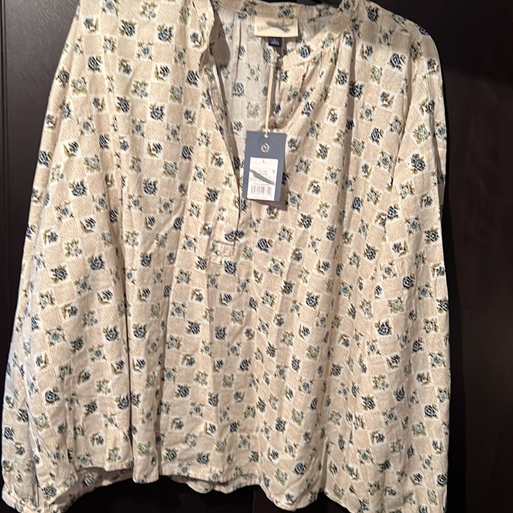 Universal ThreadGoods Co. Ladies blouse